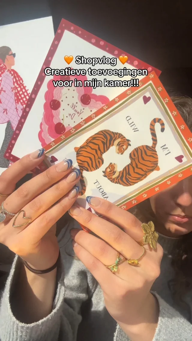 Shopvlog nieuwe creatieve items voor in mijn kamer 🧡🧡🧡 

Was toevallig ook een opdracht uit the artist's way! Een creatieve reis waar ik mee bezig ben voor next level creativiteit / je eigen creatieve vuur ontdekken. Zo leuk om meer met mijn creativiteit te doen. (En dit ook meer toe te voegen in mijn leven > nagels, kaartjes, kamer, kleur, outfits) 

Dit account is ook wel een digital diary van mijn reis als ondernemer, creatieveling, de verbinding met mijn eigen artistieke stem en steeds meer mijn leven aan het vormgeven.

Mijn eigen pad, vanuit mijn eigen spark of joy. ✨
Vind het daarom dus ook onwijs leuk om andere creatievelingen ook te supporten.
@bolynnhartman 

#creatiefleven #artistway #artistsway #creativiteit #creativity #interieurinspiratie #kleurrijkinterieur #kleurrijkekleding #illustratie